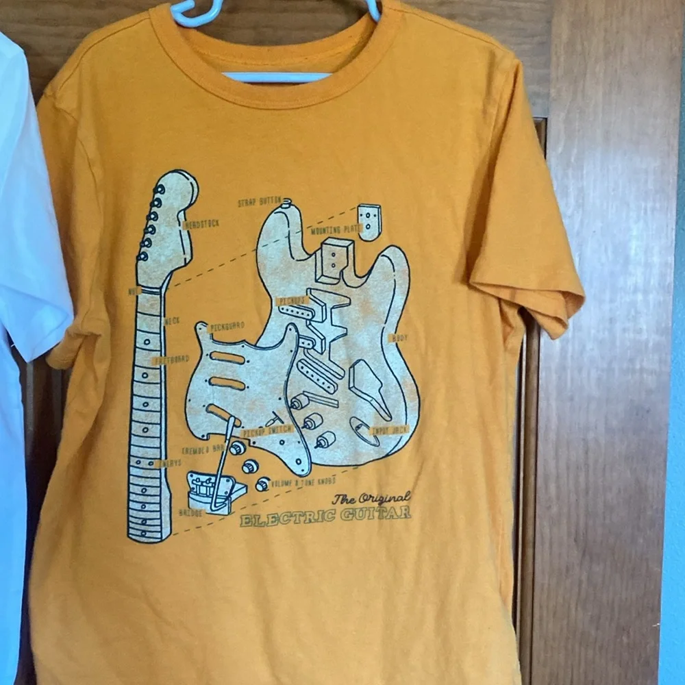 Short sleeve t shirts. Size Medium